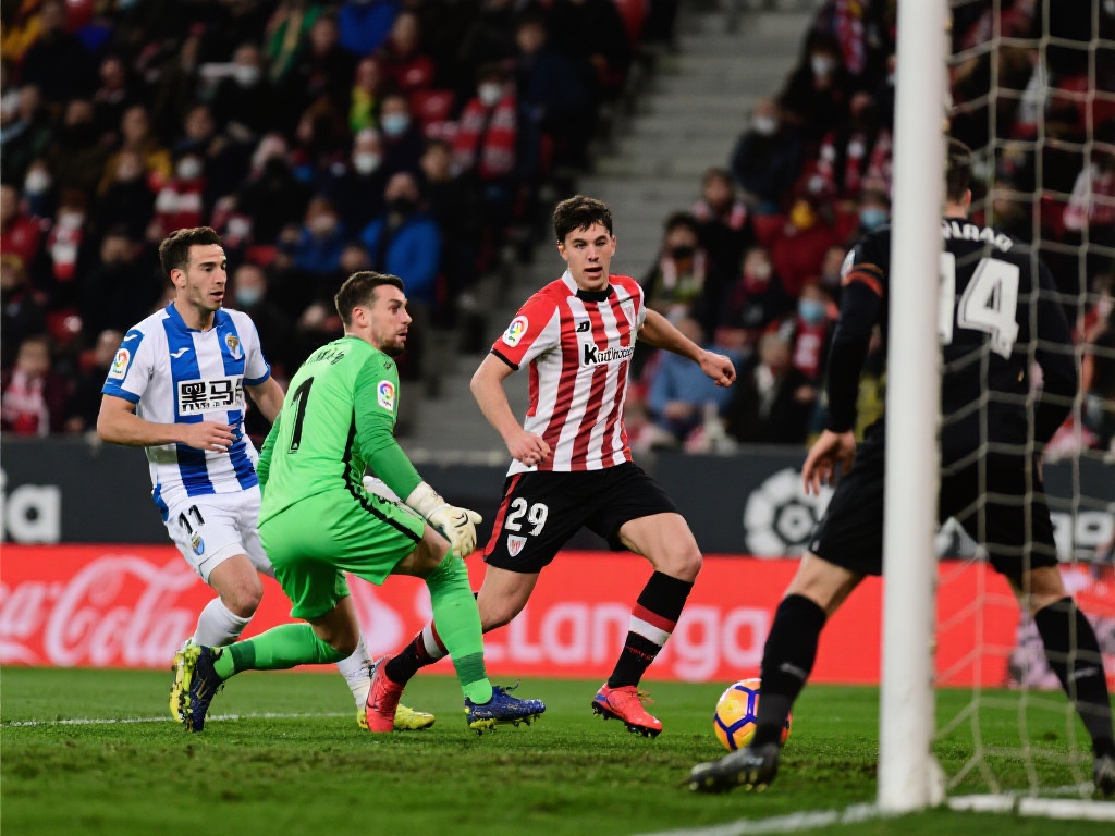 第34轮:塞维利亚与莱加内斯2-2握手言和 比赛精华 类似的情况在西甲联赛中并不少见,例如本赛